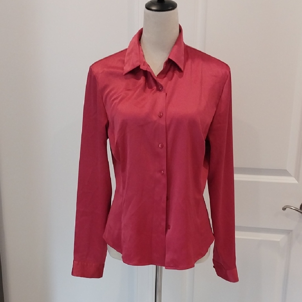 Ann Taylor Fitted Button-Down Shirt in Raspberry